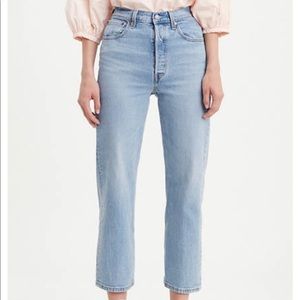 NWT Sold out Levi’s Ribcage Straight Ankle  Jean